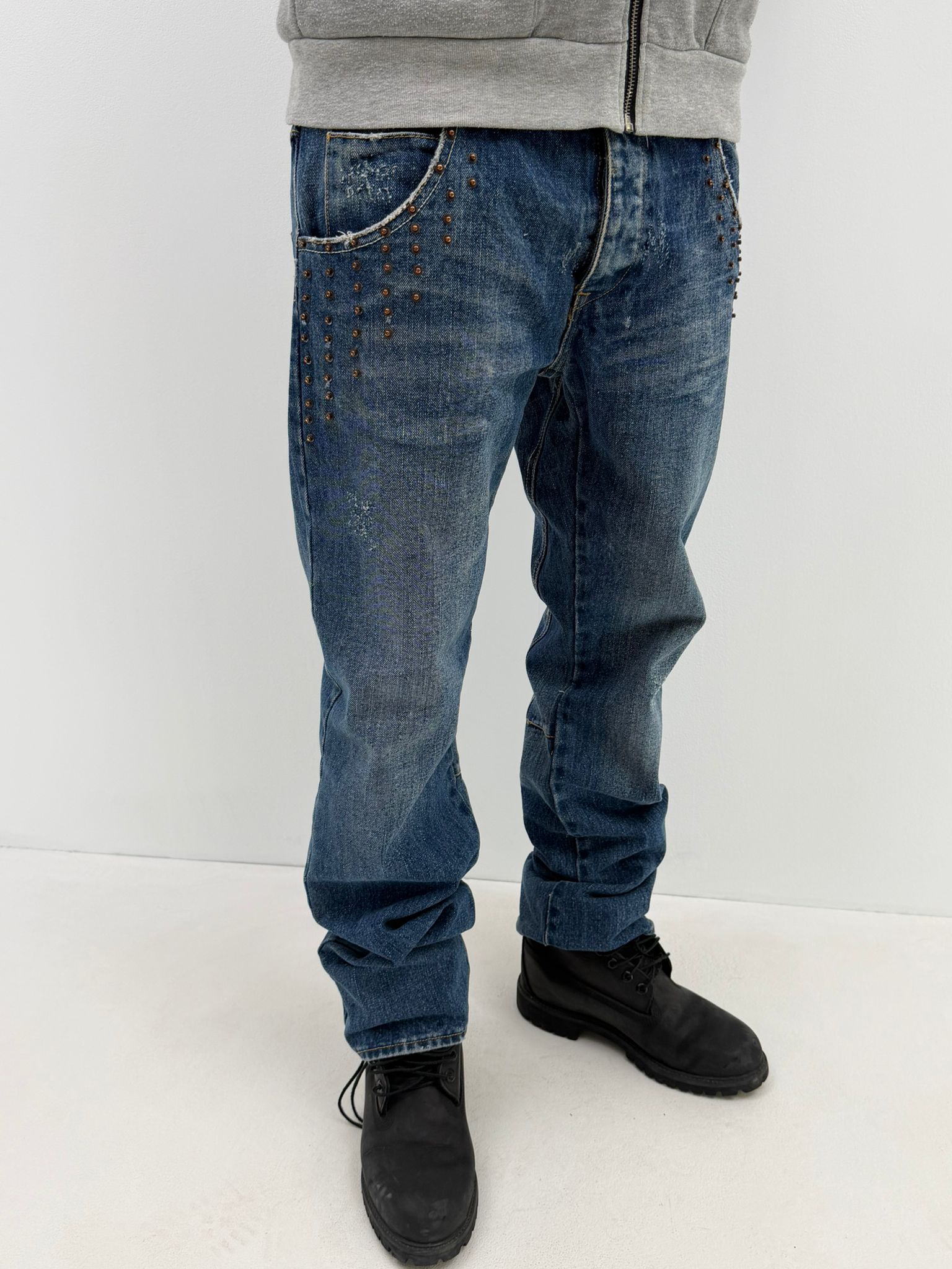 Studded jeans (W32)