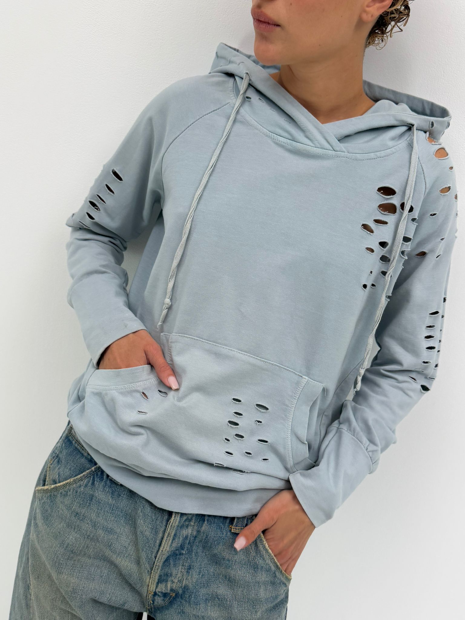 Distressed hoodie (M)