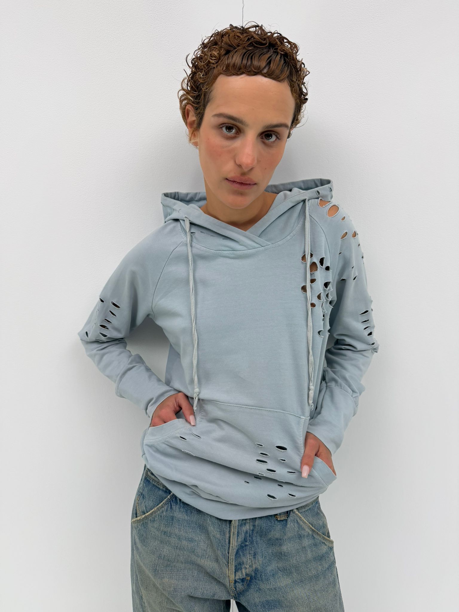 Distressed hoodie (M)