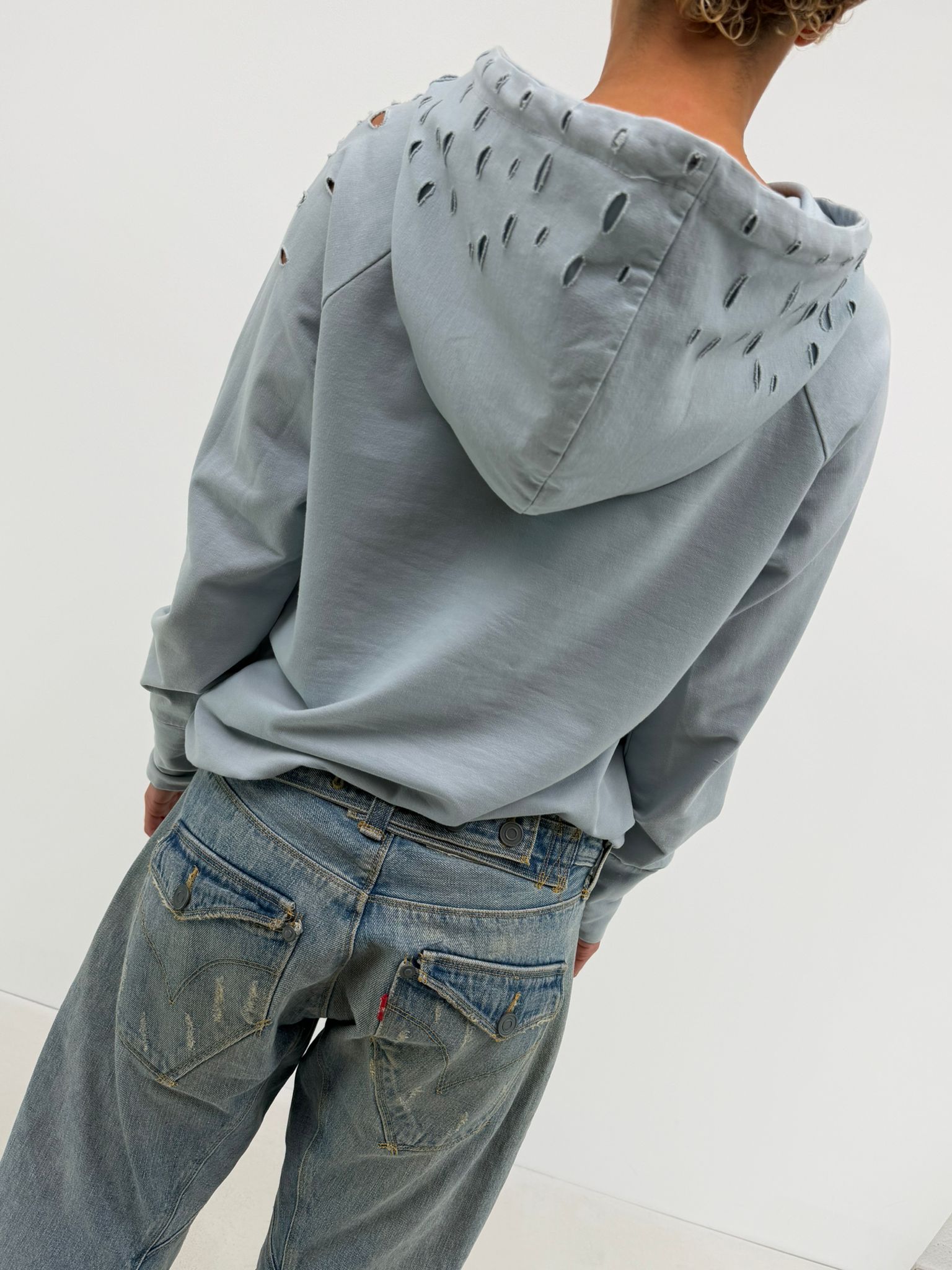 Distressed hoodie (M)