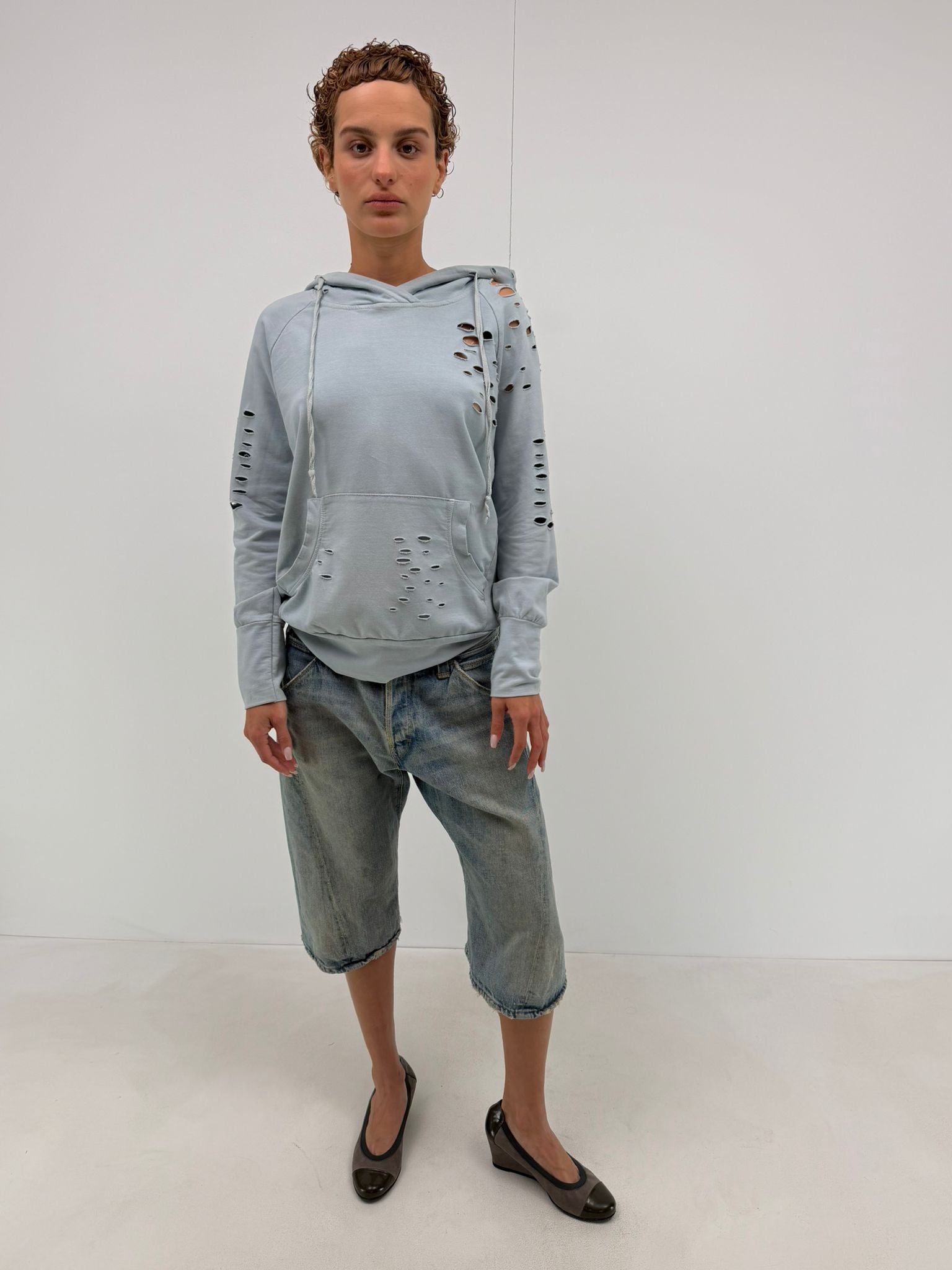 Distressed hoodie (M)