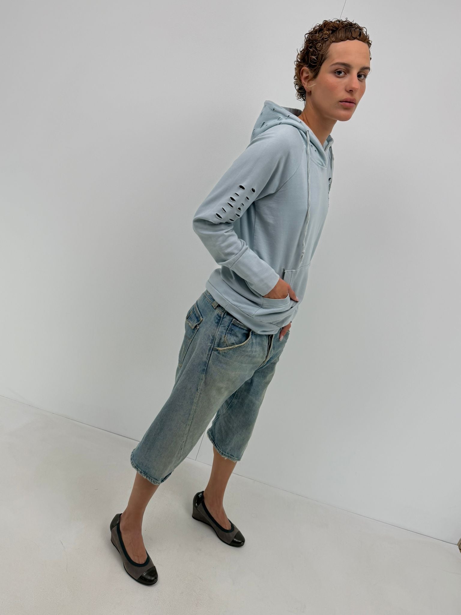 Distressed hoodie (M)