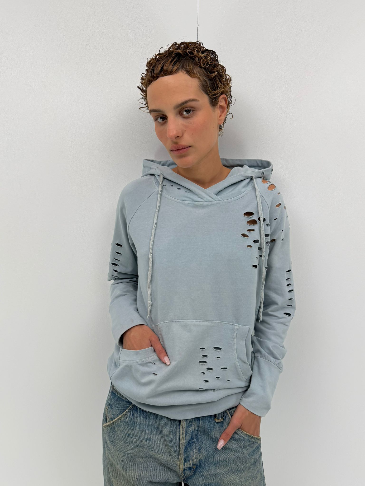 Distressed hoodie (M)